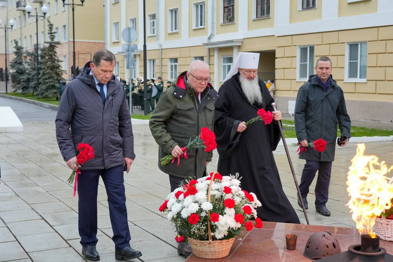 3 декабря по всей стране проходят торжественные церемонии возложения цветов: Россия отмечает День Неизвестного Солдата