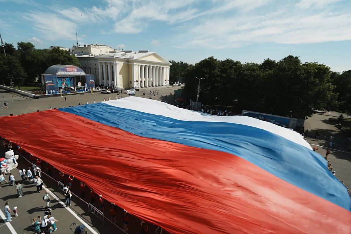 С Днём России! Президентская академия/Киров искренне поздравляет всех с главным государственным праздником нашей страны!