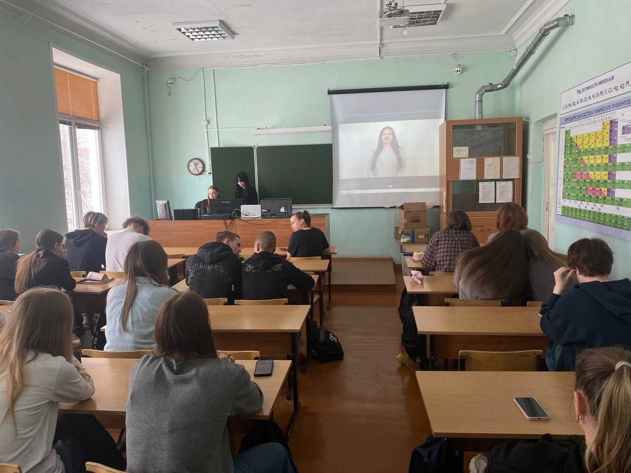 Студентки 2 курса направления «Государственное и муниципальное управление» нашего филиала Пескова Елизавета и Бодрягина Анна провели профориентационную работу с обучающимися школы №82 в городе Котласе Архангельской области.