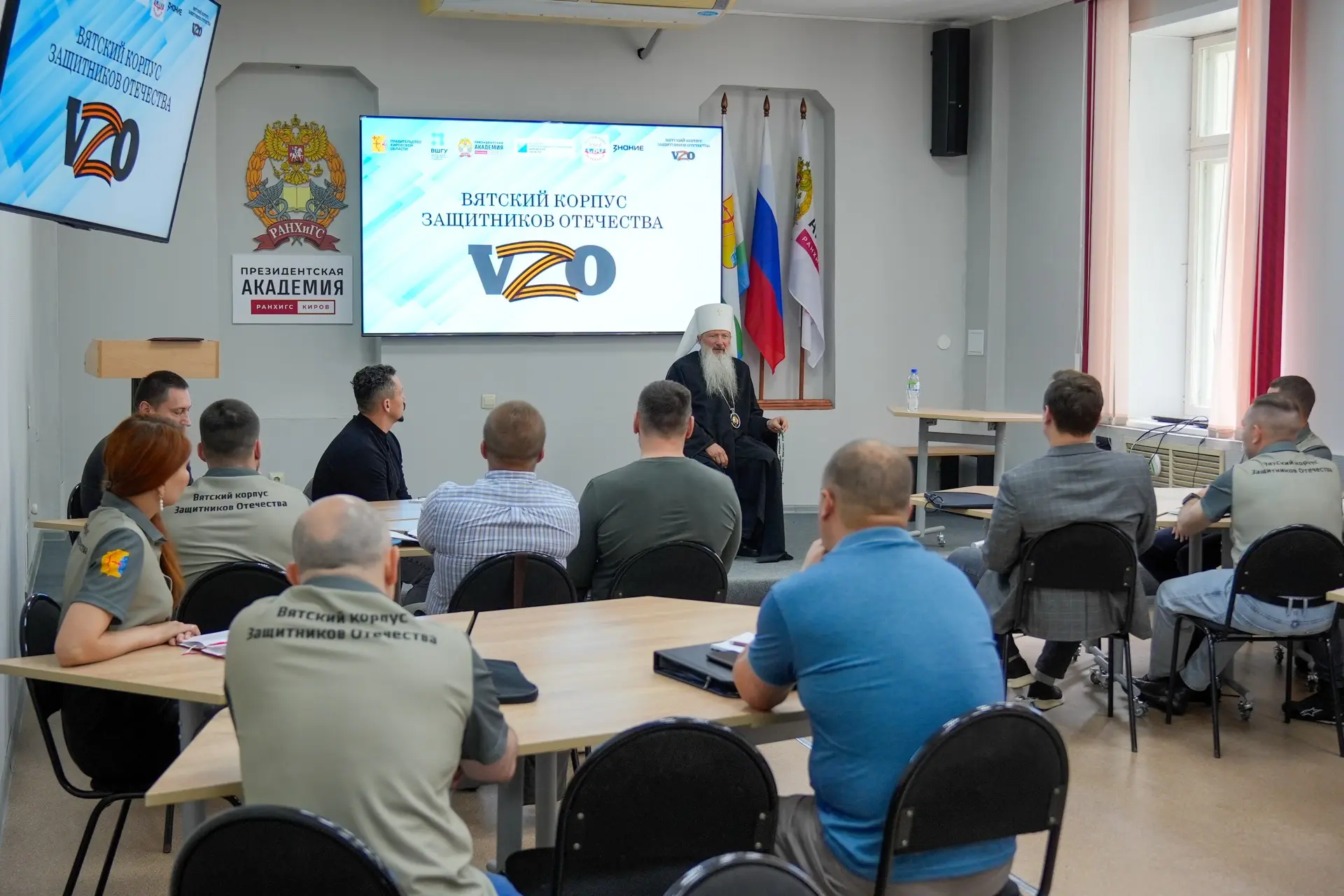 Духовный ориентир для будущих лидеров: митрополит Марк встретился с участниками Вятского корпуса Защитников Отечества