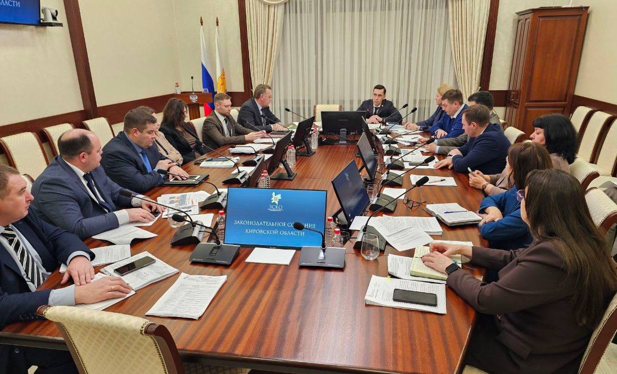 Кировский филиал Президентской академии выражает искренние поздравления коллегам из Правительства региона!