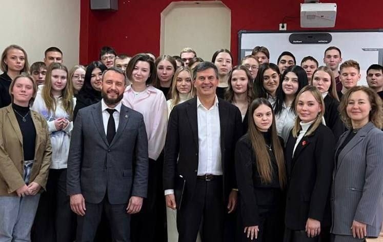 Кировский филиал Президентской академии сердечно поздравляет с Днём рождения Александра Геннадьевича Ефремова, проректора по региональному развитию Президентской академии