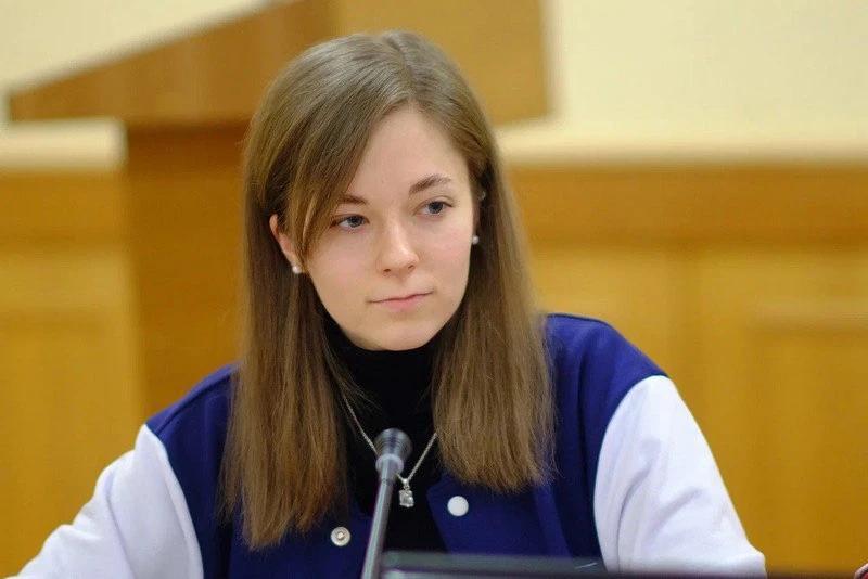 Президентская академия/Киров поздравляет с днём рождения Веронику Геннадьевну Потапову — председателя Совета регионального отделения Общероссийского общественно-государственного движения детей и молодежи «Движение Первых» в Кировской области!