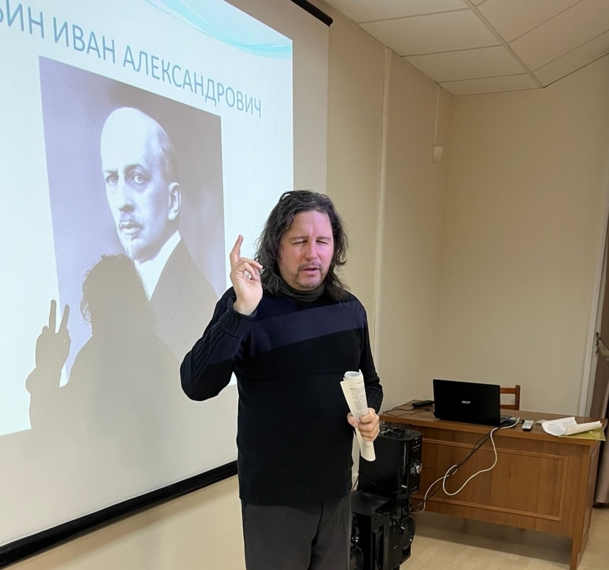 24 октября в клубе «Знание» при библиотеке им. А.И. Герцена состоялась очередная лекция доктора политических наук, профессора кафедры правовых и общественных наук Кировского филиала РАНХиГС Алексея Николаевича Харина