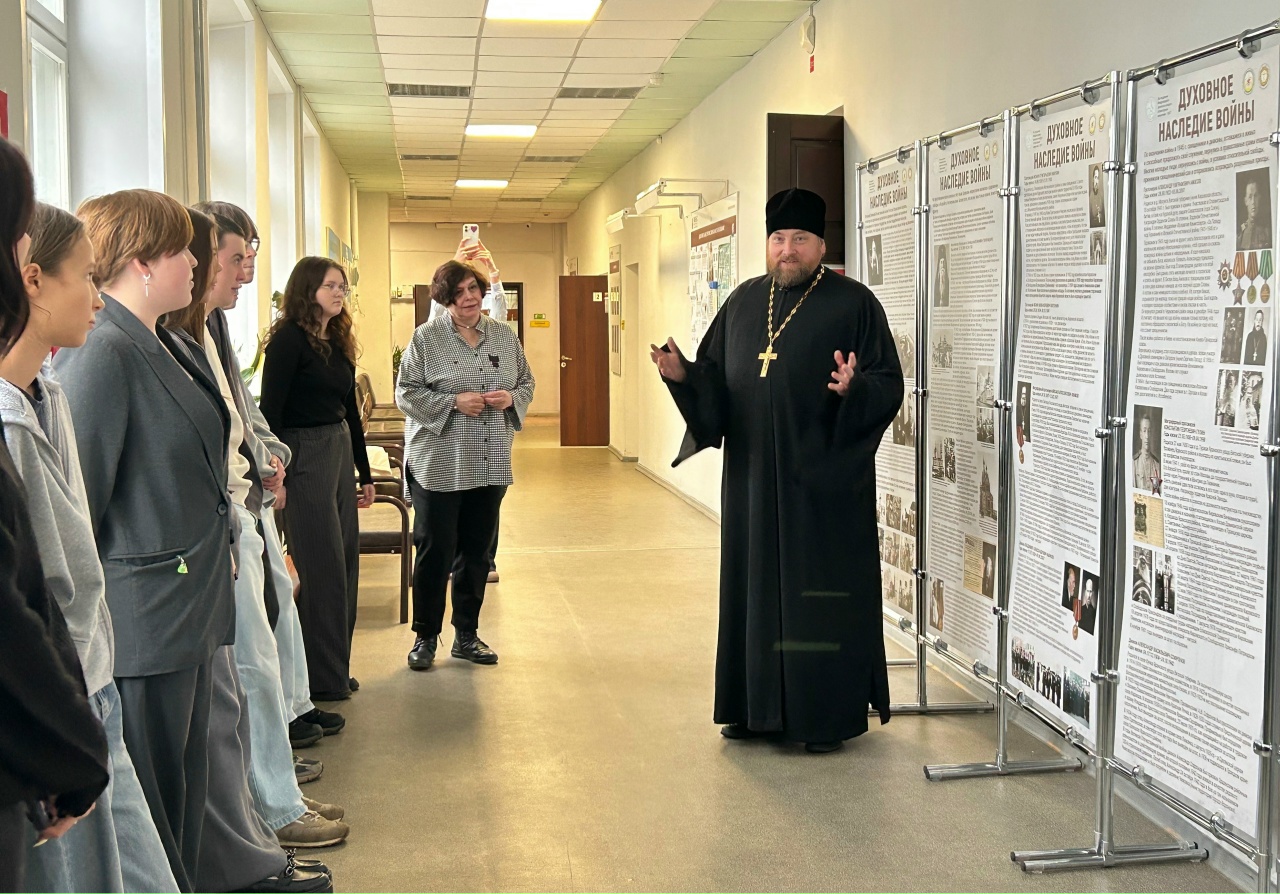 Духовный подвиг и Память: В Президентской академии открылась выставка «Духовное наследие войны»