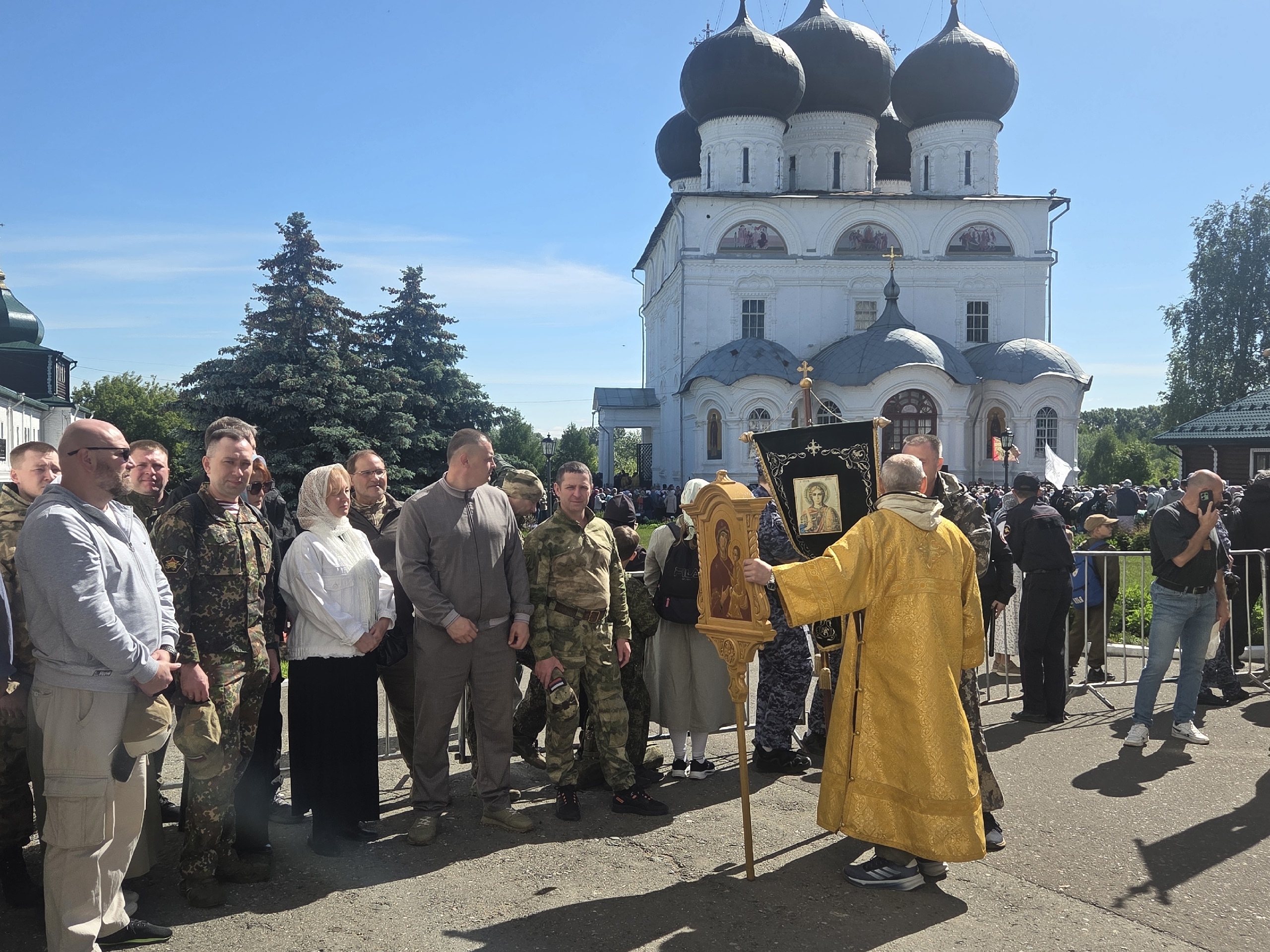 Сила традиций и верность долгу: участники «Вятского корпуса Защитников Отечества» приняли участие в Великорецком крестном ходе