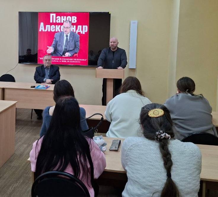 В День Конституции – диалог о праве и свободе в Президентской академии!