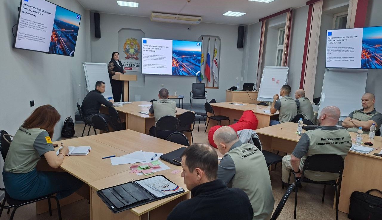 Финансы, коммуникации, наставничество: насыщенный день у участников программы «Вятский корпус Защитников Отечества»!