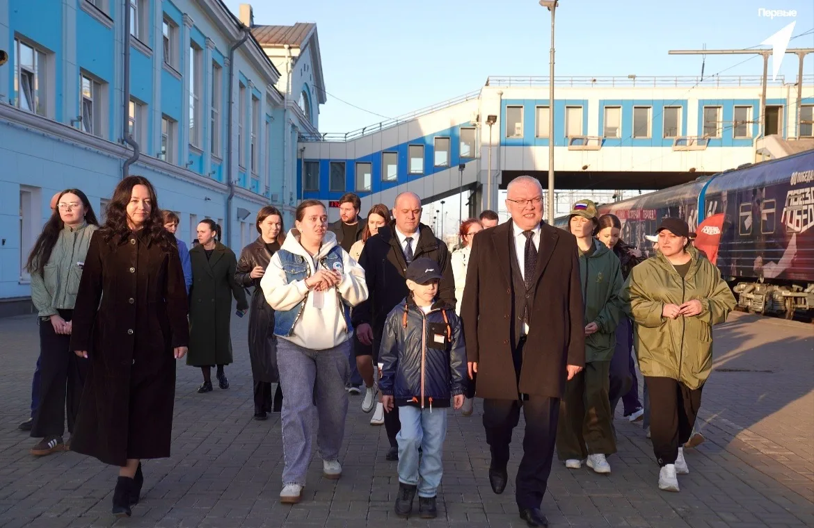 Молодёжные медиа Кирова вместе с губернатором посетили «Поезд Победы»