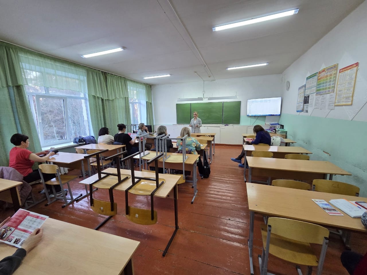 В рамках профориентационной работы мы впервые посетили родительское собрание выпускных классов в КОГОБУ СШ Нижнеивкино Кумёнского района