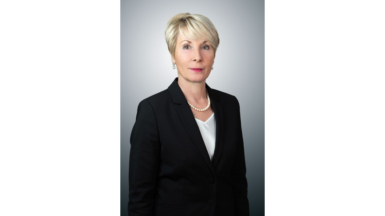 Кировский филиал Президентской академии поздравляет С Днём Рождения Елену Васильевну Ковалёву, главу города Кирова!